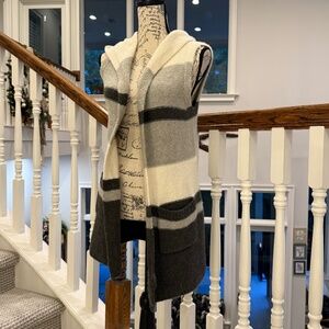 Long open sleeveless cardigan, Max Studio, XS, white, dark and light gray